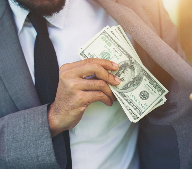 Покупка автомобиля за наличные: как правильно оформить сделку в 2025 году