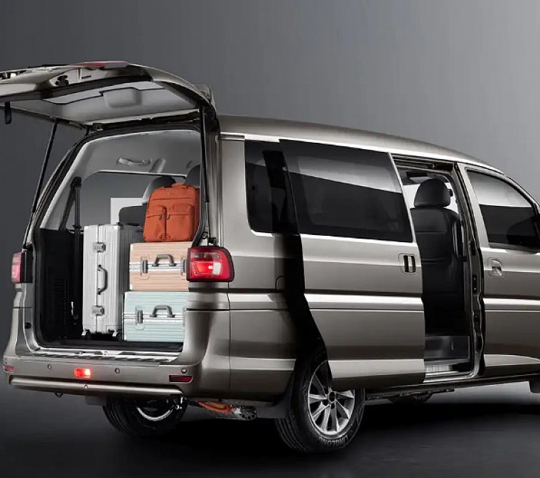 ТОП-5 лучших минивэнов до 3 млн рублей в России в 2025 году