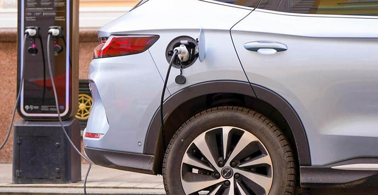 Гибрид или электрокар: что выбрать для России в 2025 году